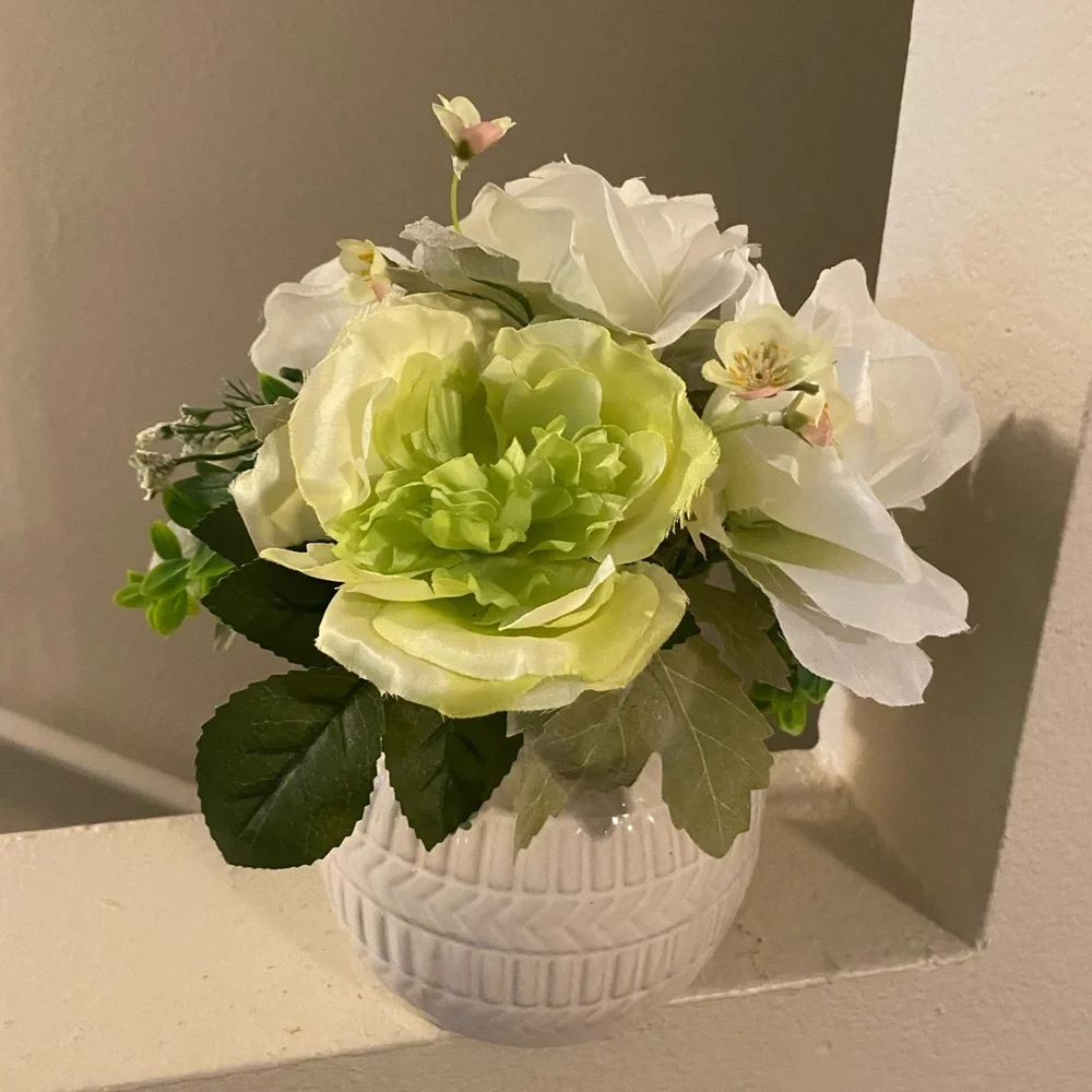 Elegant White and Green Floral Arrangement in White Vase. NWOT.